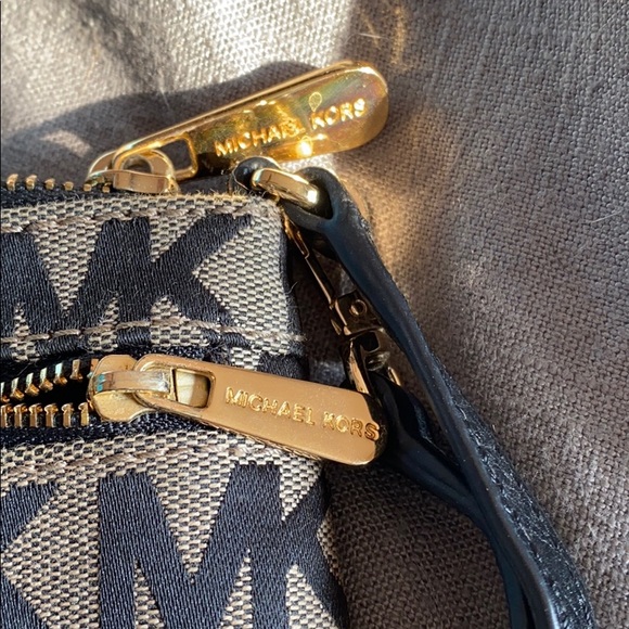 Michael Kors Wristlet - Picture 5 of 5